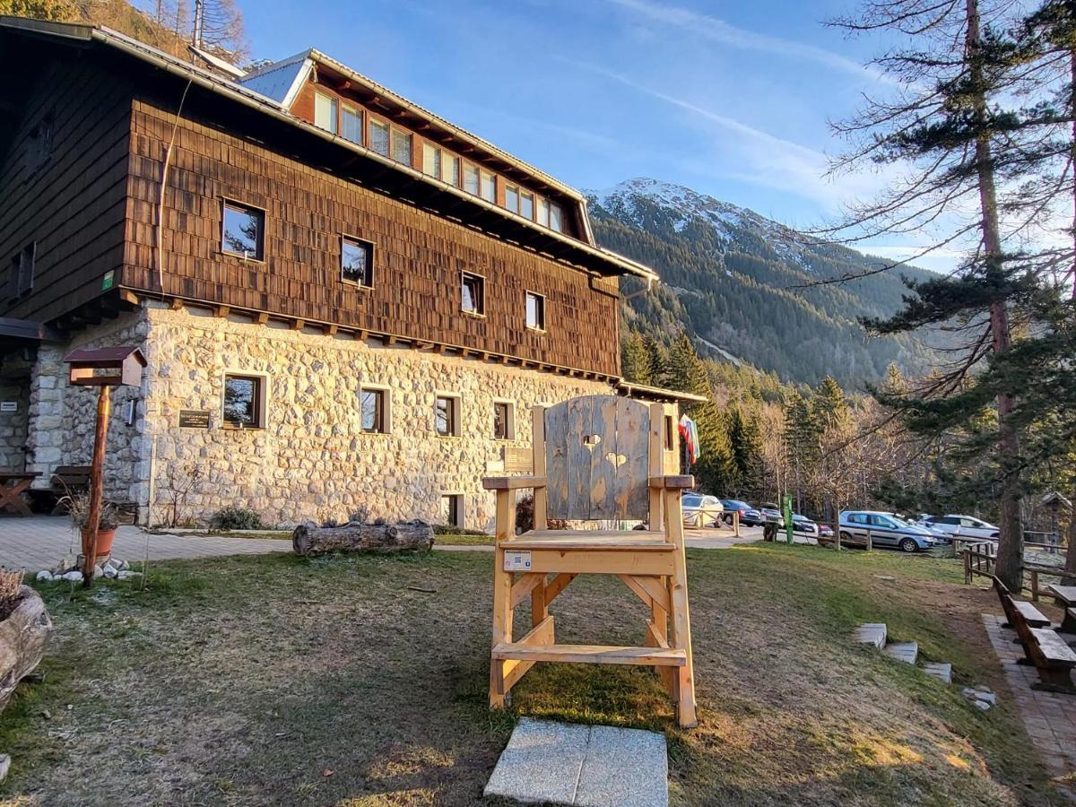 Хостел Valvasorjev Dom Pod Stolom Жировница Экстерьер фото